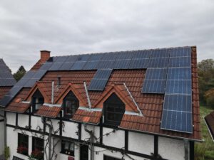 6,375 kWp PV-Anlage Drohnenbild von rechts