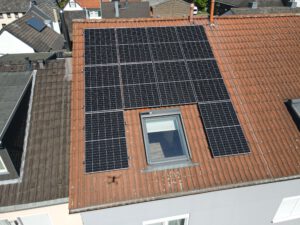 4,55 kWp PV-Anlage- Drohnenbild von links
